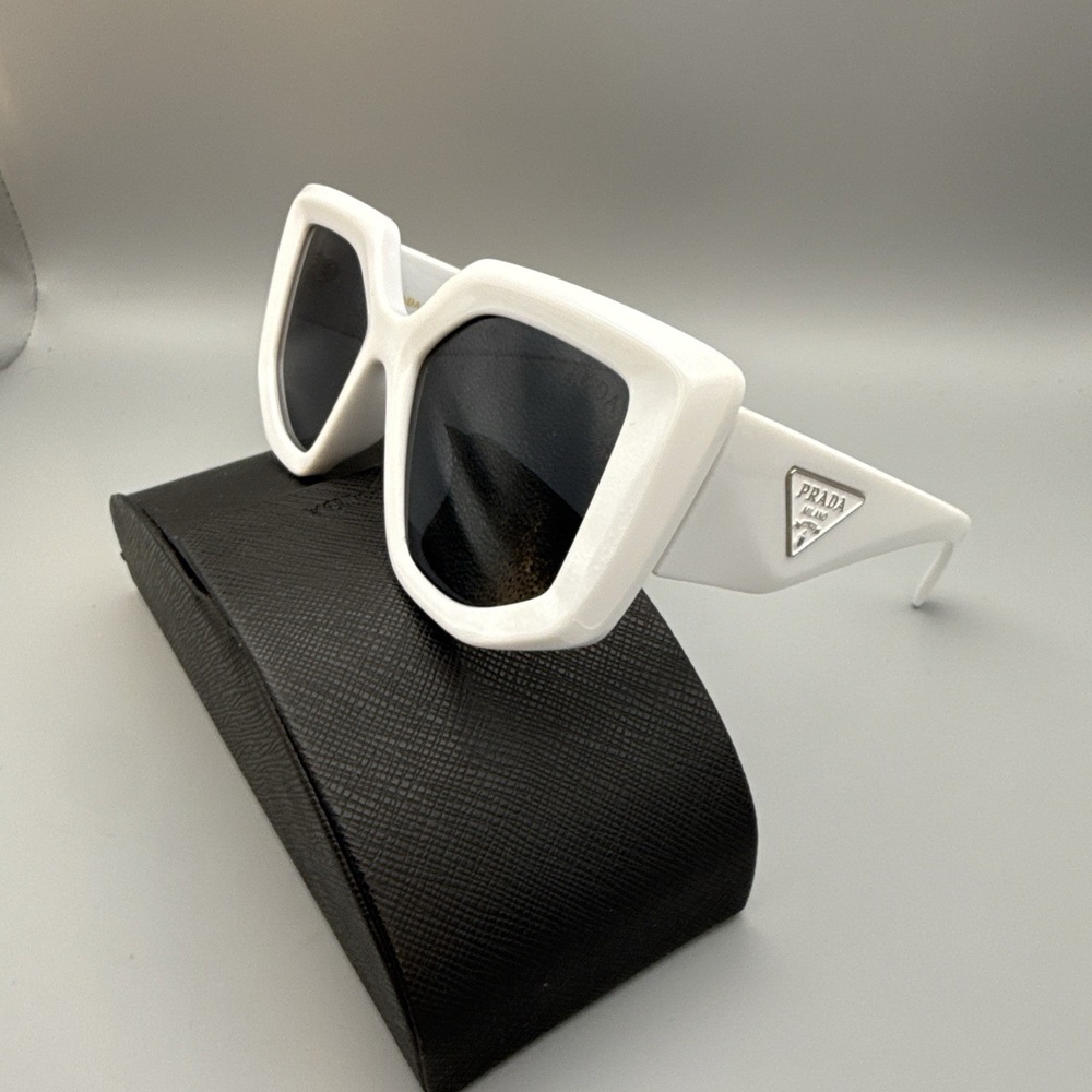 PRADA Thick White SPR1425 Prism Logo Sunglasses + Case 53-19-145 Luxurious HOT